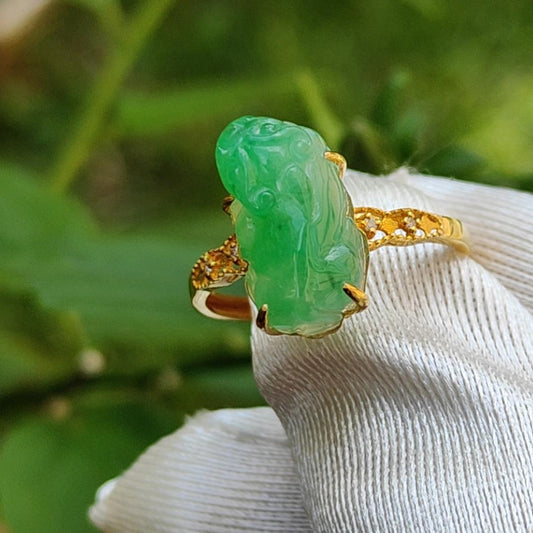 Fine Jewellery 18k Gold Setting with Green Natural Type A Jadeite Ring crafted as Pixiu with diamonds weigh 2.05 gram, Finger Size 17.mm, measurement 13.8 * 8 * 5.9 mm (18kring8)