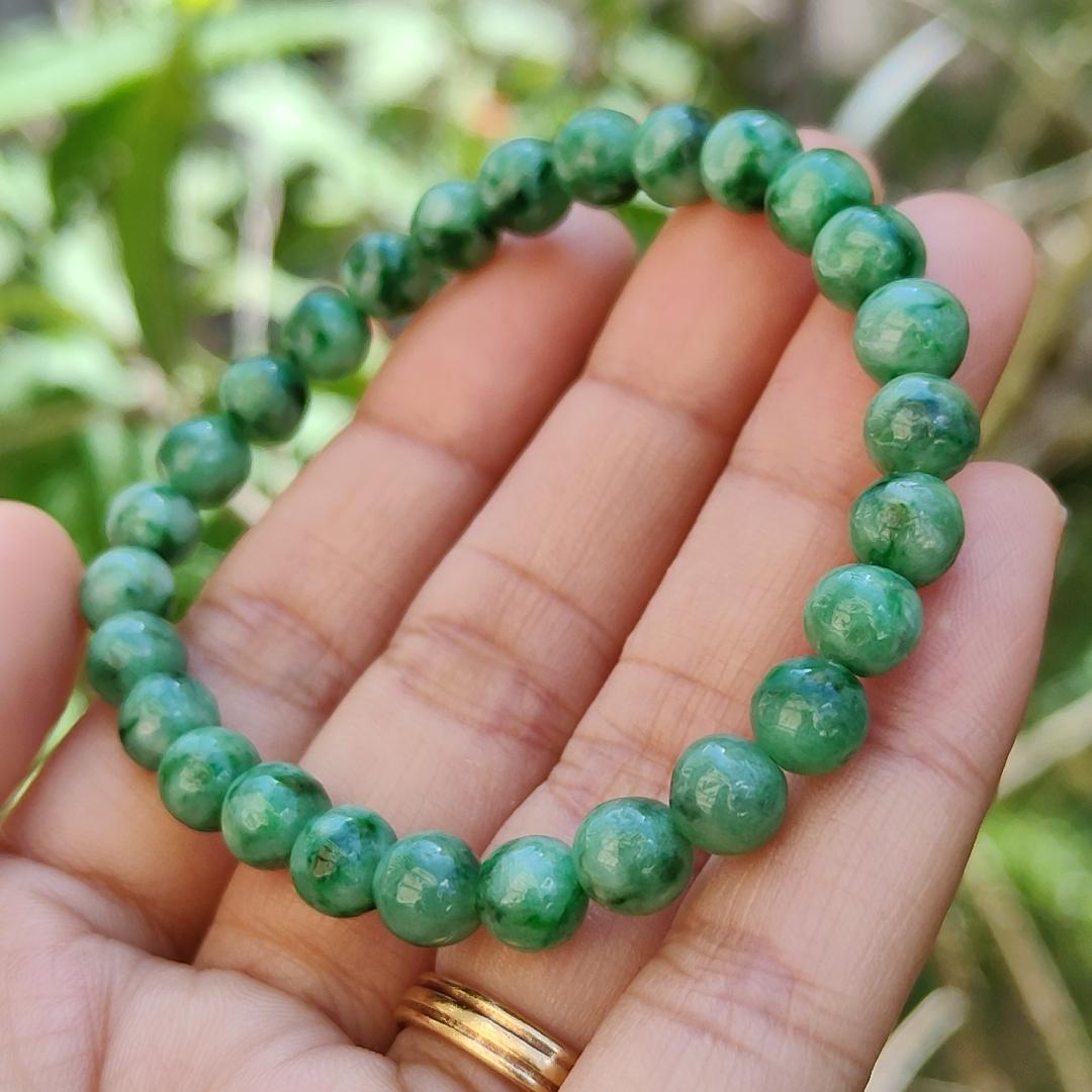 A Stunning daily wear, now with mid year offer,  27 Spicy-Green Beads measurement at 6.7 mm Natural Type A Jadeite Bracelet come with GIC approved labs certificate weigh 13.75 grams, suitable for your daily wear or collections (bracelet2)