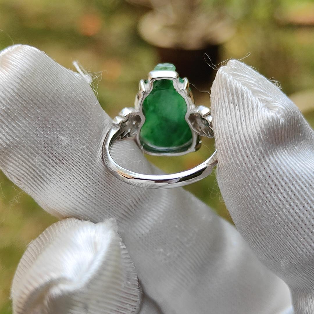 Quality Spicy Green Natural Type A Jadeite Jade crafted with the shape of Gourd set on S925 as an adjustable Ring with certificate weigh 2.67 grams, measurement 15.6 * 11.8 * 2.7 mm (s925ring8)