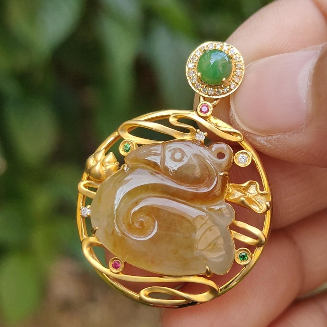 Beautifully designed Rare Yellow Natural Type A Jadeite Jade crafted as Swan set on 18k gold with diamonds, certificate weighs 5.36 grams (18kp38)