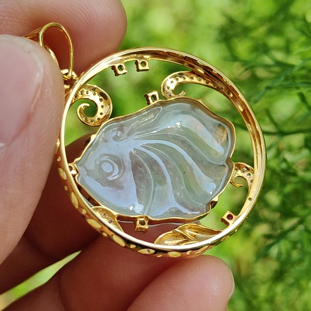 Premium Quality Icy Translucent Natural Type A Jadeite Jade crafted as fish set on 18k gold as Pendant, certificate weighs 5.5 grams, measurement 35.7 * 28.2 * 9mm (18kp53)