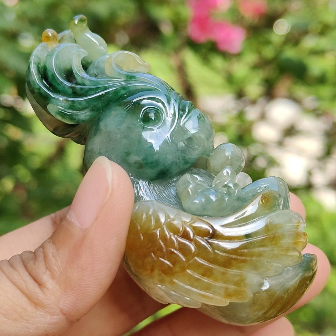 Super Rare Multi Tones Collectible Natural Type A Jadeite Jade crafted with Parrot for Handheld, certificate weighs 121.86 grams, measurement 76 * 42.5 * 34.3 mm (hand7)