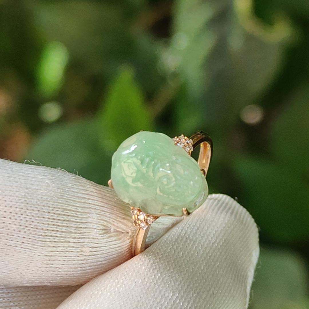 Good Quality Natural Type A Jadeite Jade crafted with light green pixiu set on 18k gold as Ring with certificate weighs 2.58 grams, measurement 12.1 * 9.6 * 5.3 mm (18kring24)