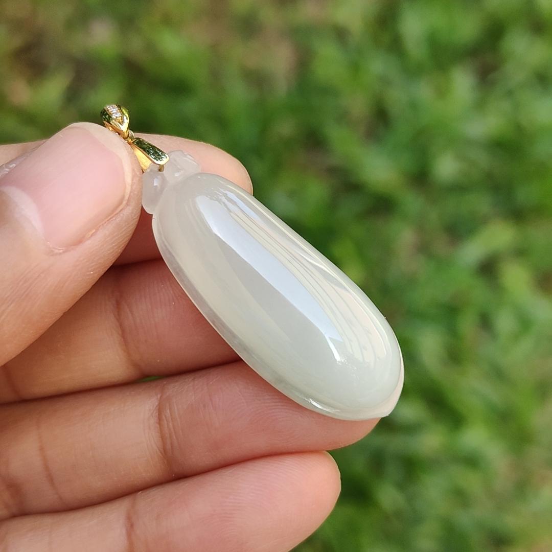 Semi Icy Natural Type A Jadeite Jade crafted with Blessing Melon as Pendant adding 18k gold clasp with certificate weigh 7.46 grams, measurement 36.3 * 14.5 * 8.3 mm (18kp30)