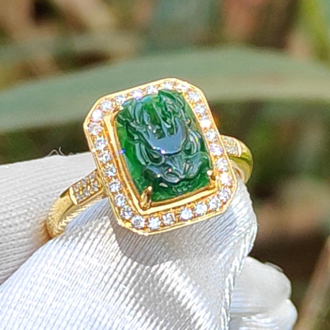 Old Pit Rare Green Natural Type A Jadeite G18k Setting Gold Ring with Dia crafted as Dragon with certificate total weigh 2.99 grams, Internal Finger Ring Size 17.6 mm (18kring6)