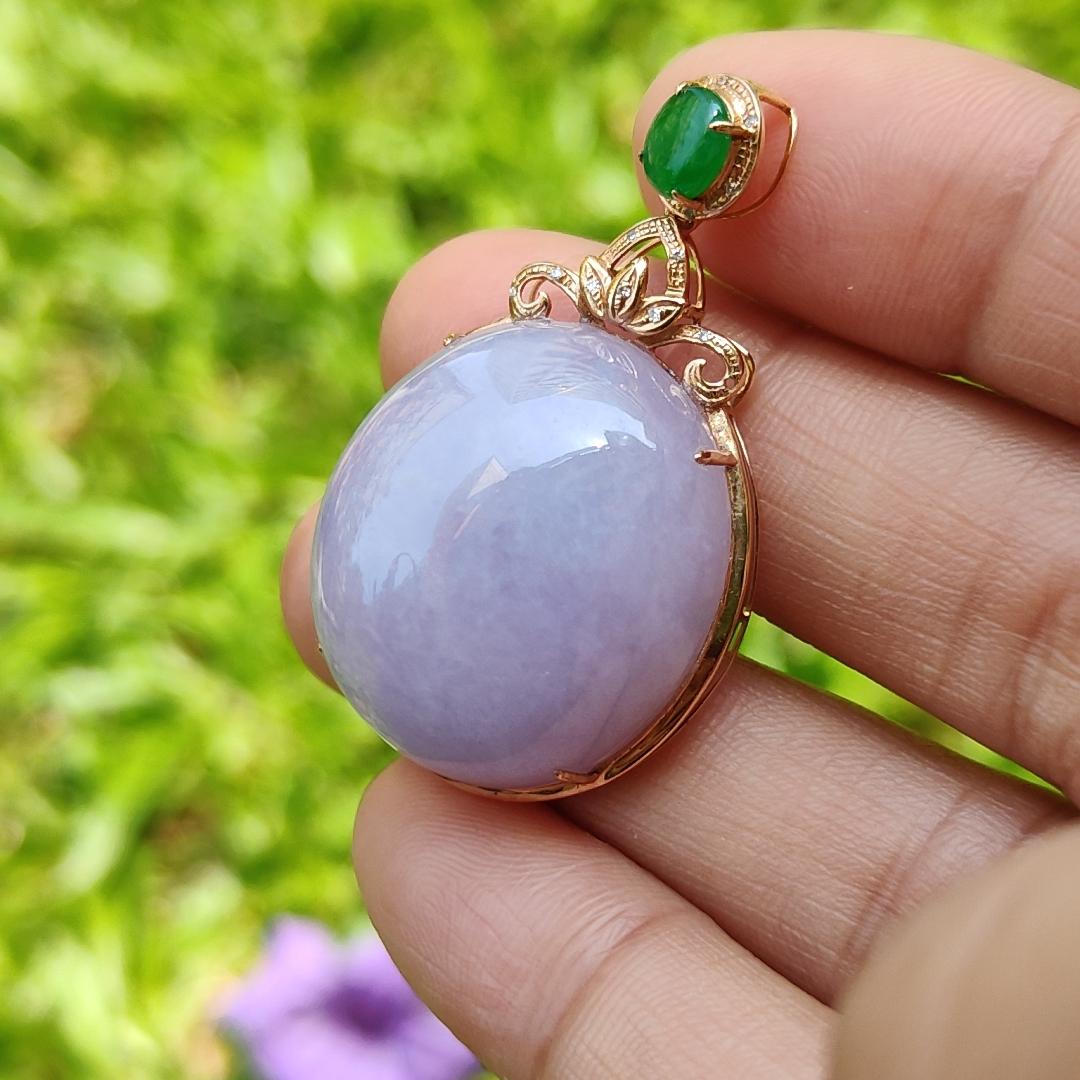 18k Gold setting as pendant with Oval Lavender Cabochon and Green cabochon with NGI Gemstone Report as Natural Type A Jadeite weight 11.80 grams , 24.50 * 21.53 * 11.11 mm , Translucent fine grain crystal aggregate, granular and fibrous texture (18kp7)