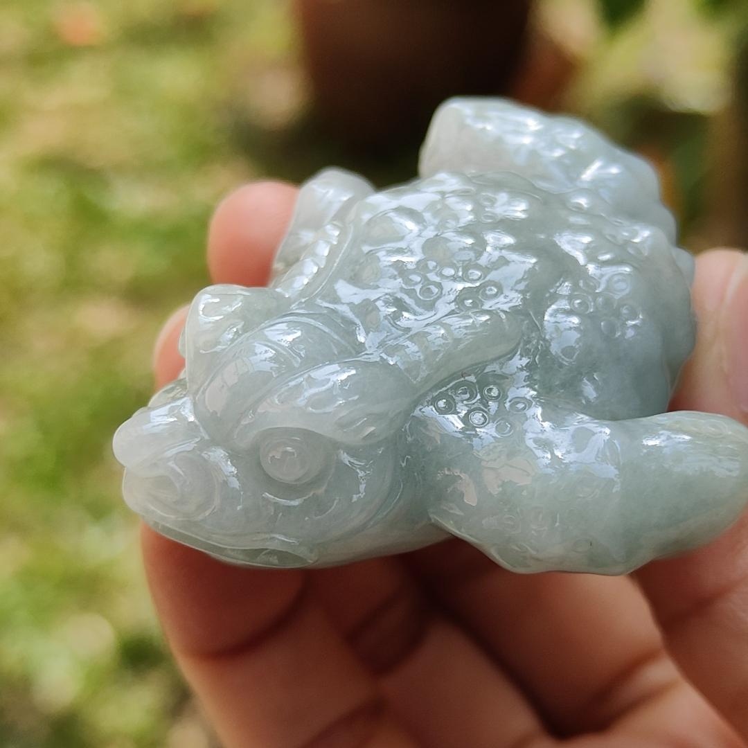 Sales - Quality Natural Type A Jadeite Jade crafted as Three Legs Toad for display or hand-held piece with certificate weigh 84.27 grams, measurement 61.6 * 48.3 * 26 mm (hand4)