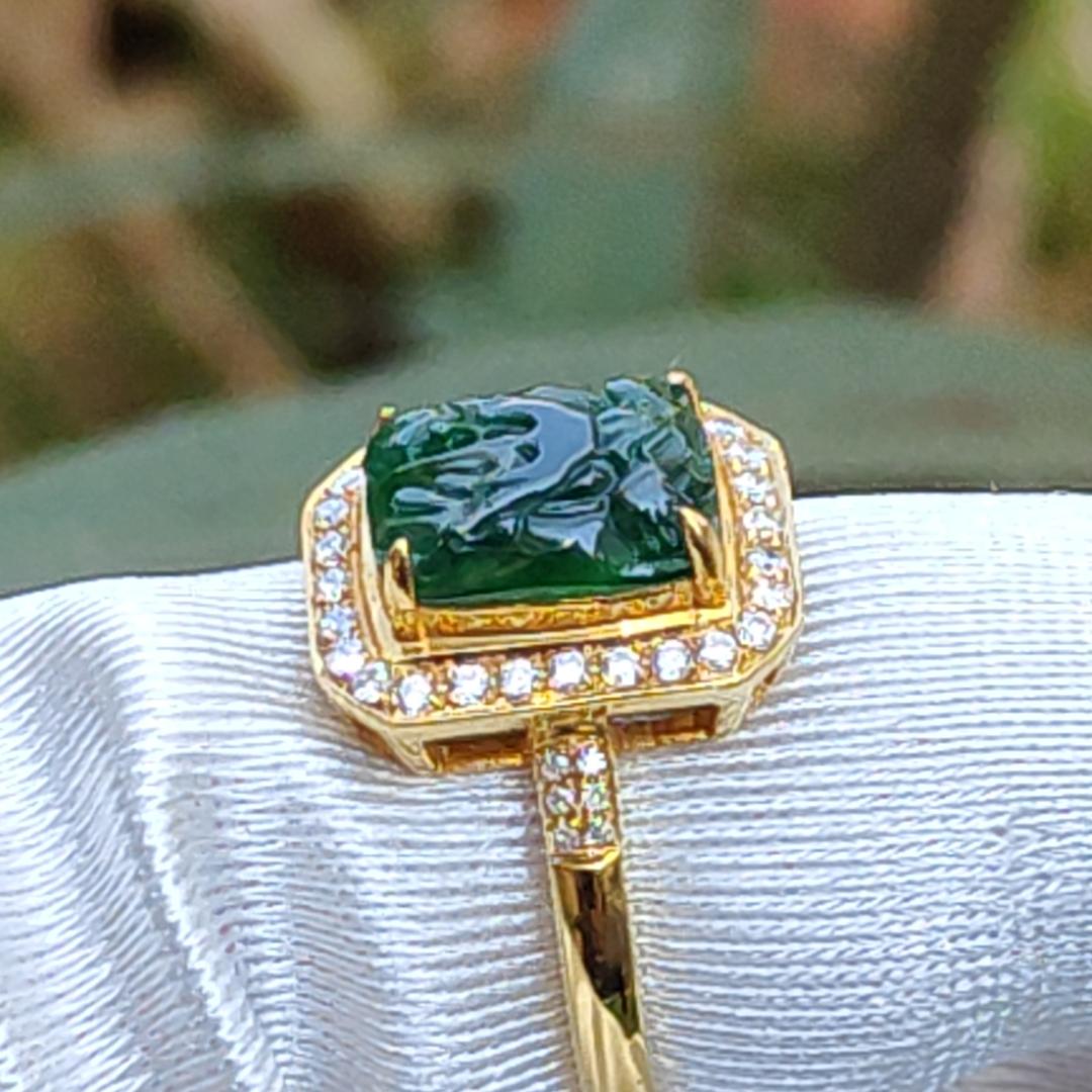 Old Pit Rare Green Natural Type A Jadeite G18k Setting Gold Ring with Dia crafted as Dragon with certificate total weigh 2.99 grams, Internal Finger Ring Size 17.6 mm (18kring6)