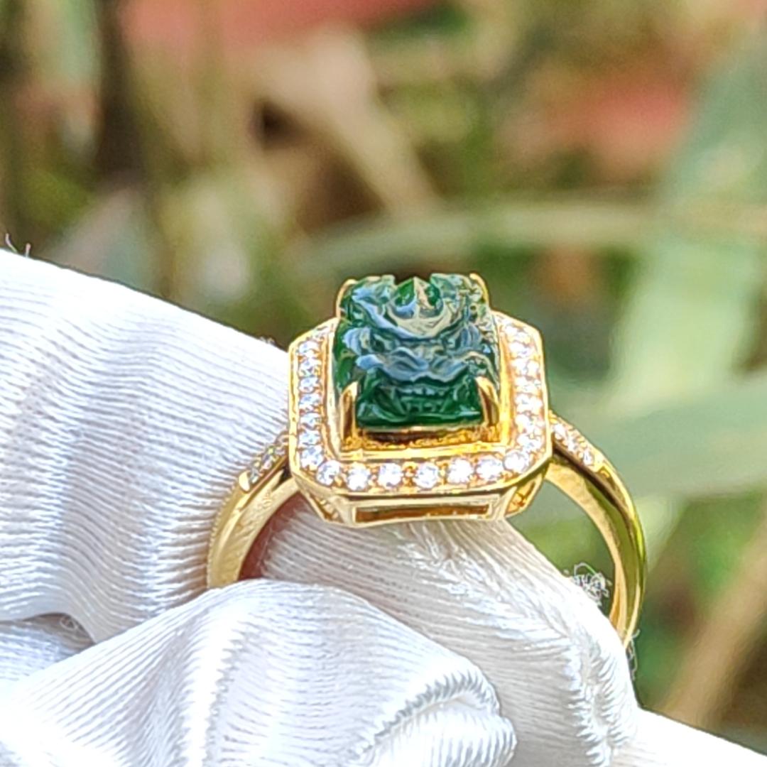 Old Pit Rare Green Natural Type A Jadeite G18k Setting Gold Ring with Dia crafted as Dragon with certificate total weigh 2.99 grams, Internal Finger Ring Size 17.6 mm (18kring6)