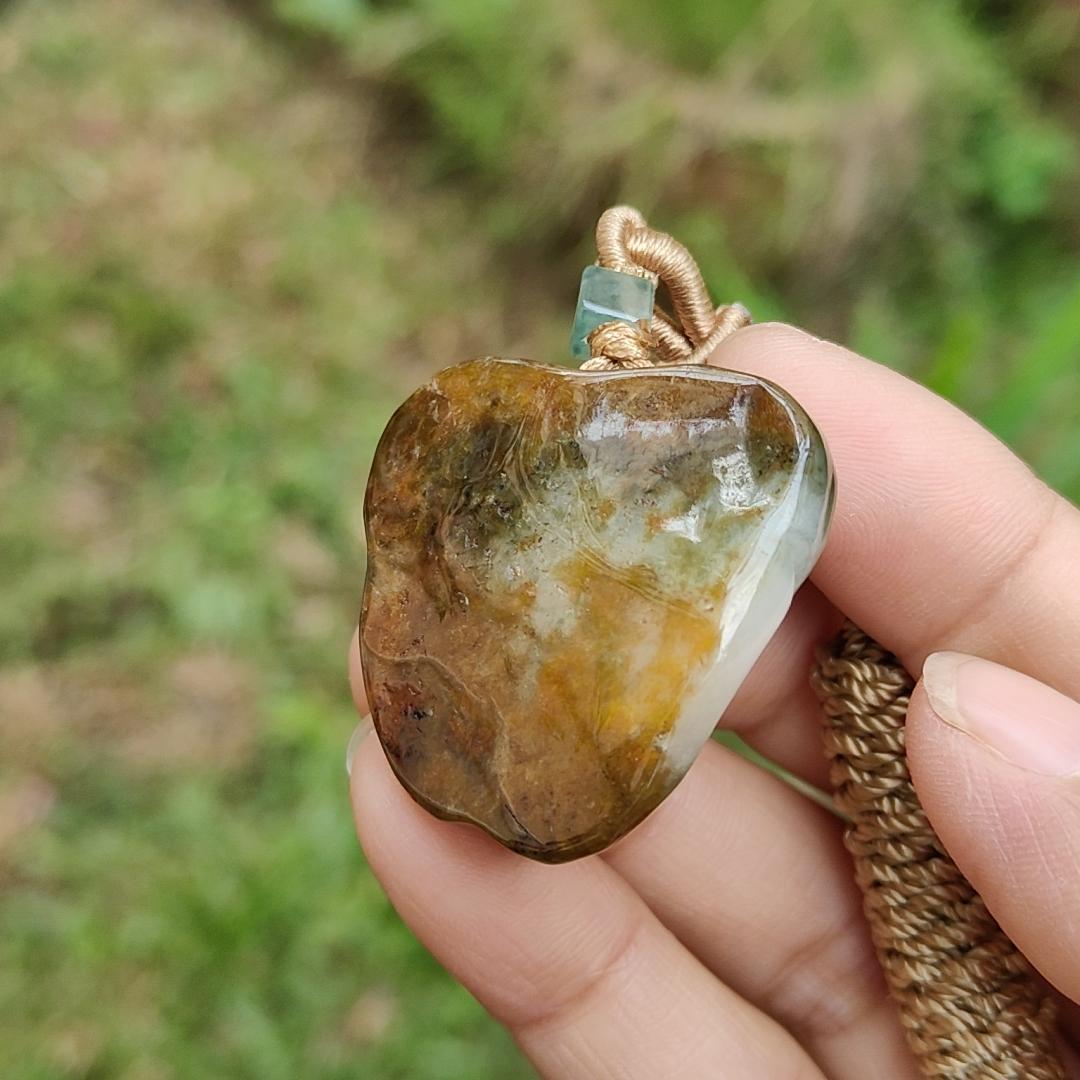 Brown Skin and Green Natural Type A Jadeite Pendant crafted with three leg toad and Chinese ingot, symbols of Fortune and good fortune, Auspicious and wealthy means to urge wealth, with ceritificate weigh 30.06 grams, 32.8 * 32 * 22.2 mm (pendant69)