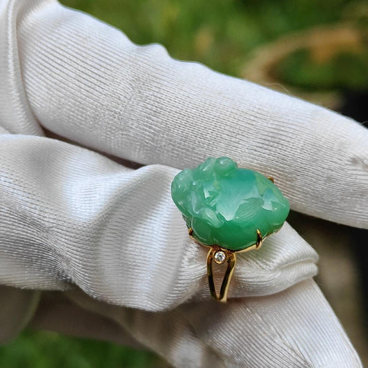 Special Offer - Green Natural Type A Jadeite Jade crafted as Three Legs Toad set on 18k gold with diamonds as a ring with certificate weigh 3.75 grams, measurement 16.2 * 12.6 * 6.8 mm (18kring21)