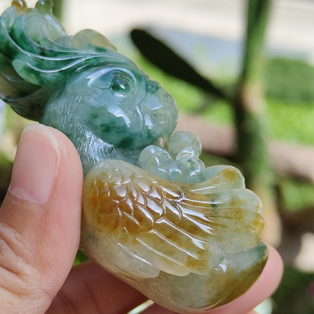 Super Rare Multi Tones Collectible Natural Type A Jadeite Jade crafted with Parrot for Handheld, certificate weighs 121.86 grams, measurement 76 * 42.5 * 34.3 mm (hand7)