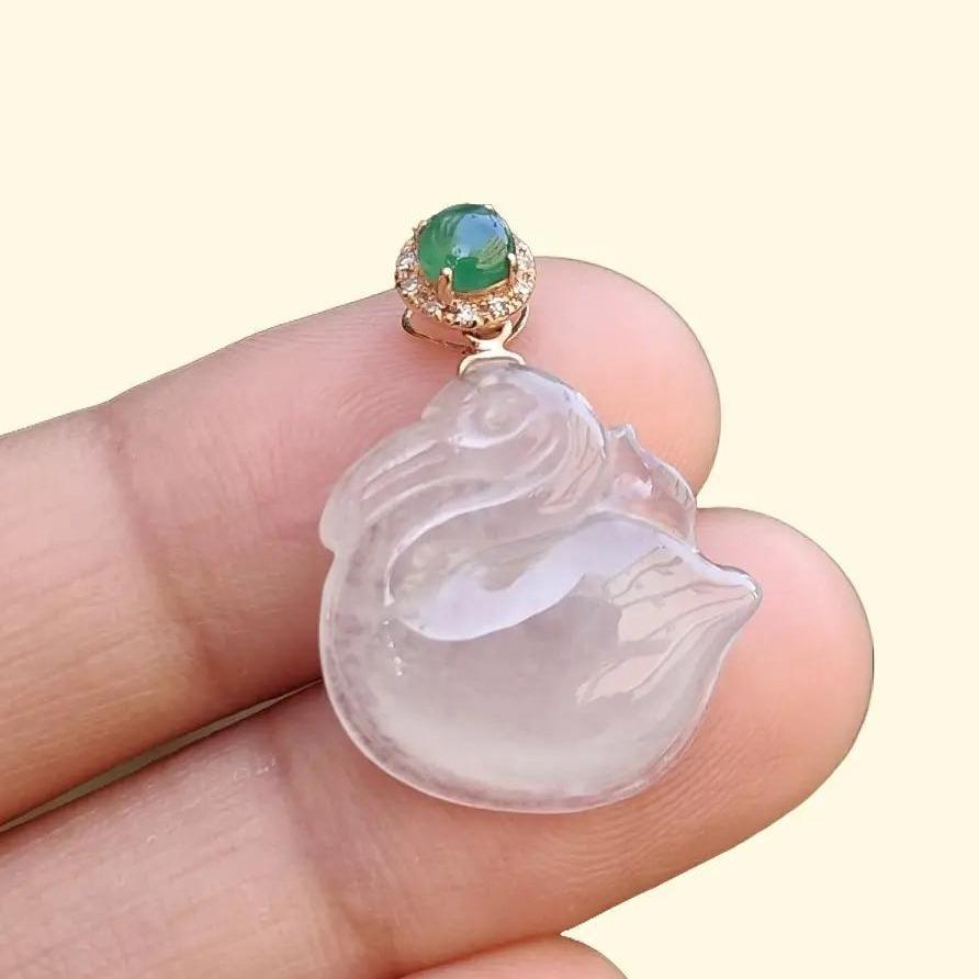 Icy Translucent Natural Type A Jadeite Jade crafted as Swan set on 18k gold clasp with certificate weighs 2.48 grams, measurement 16.9 * 16.3 * 5.1 mm (18kp37)