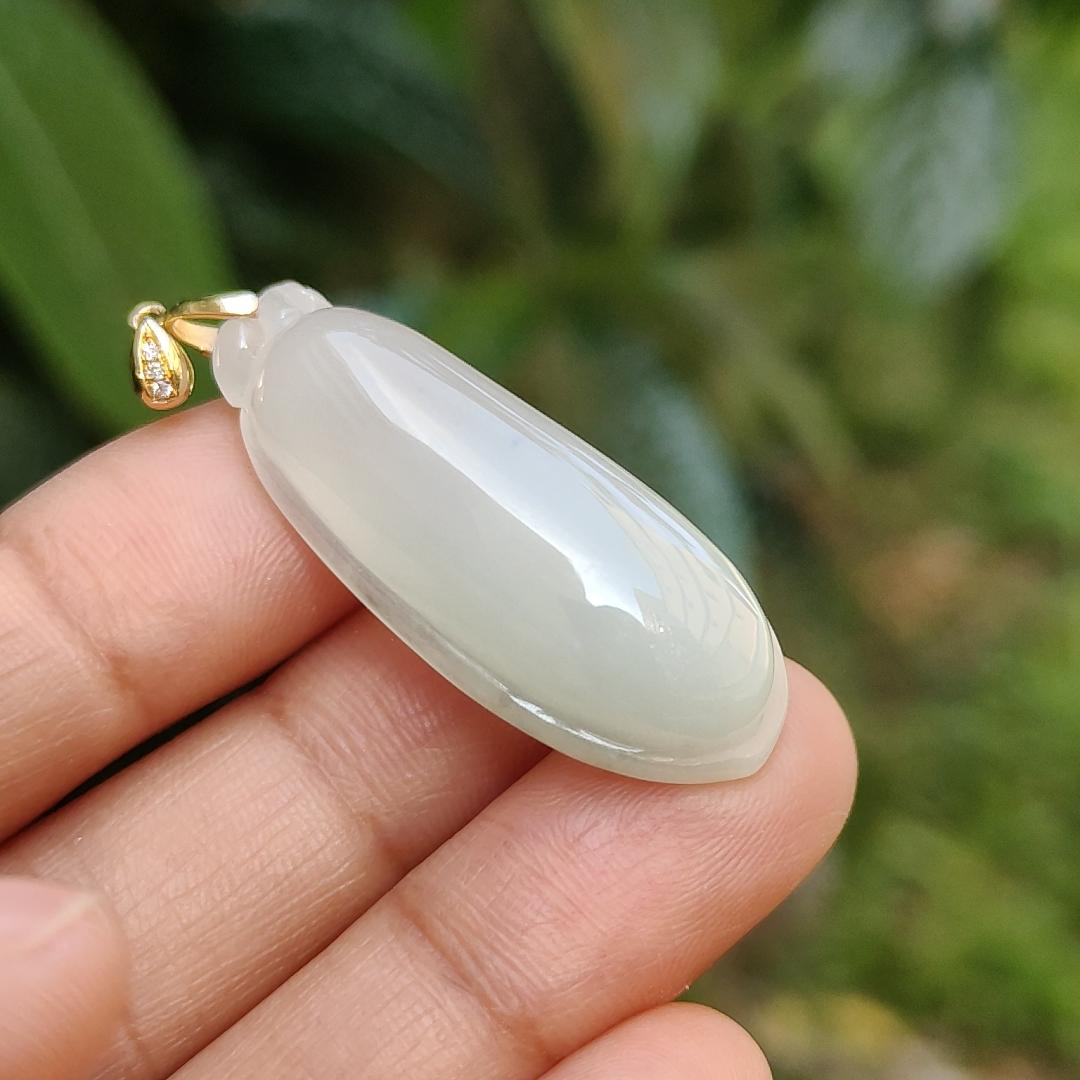 Semi Icy Natural Type A Jadeite Jade crafted with Blessing Melon as Pendant adding 18k gold clasp with certificate weigh 7.46 grams, measurement 36.3 * 14.5 * 8.3 mm (18kp30)