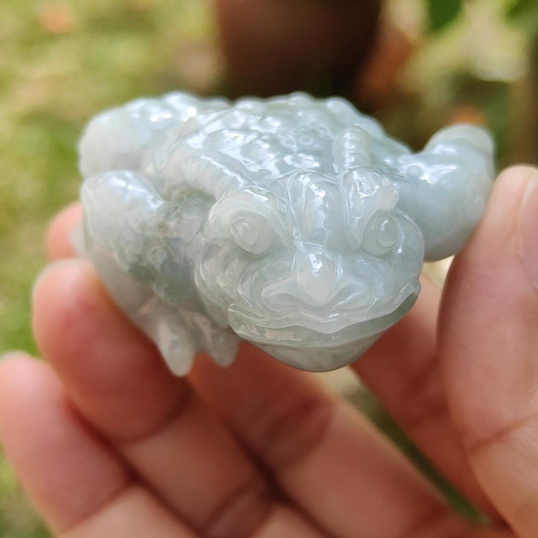 Sales - Quality Natural Type A Jadeite Jade crafted as Three Legs Toad for display or hand-held piece with certificate weigh 84.27 grams, measurement 61.6 * 48.3 * 26 mm (hand4)