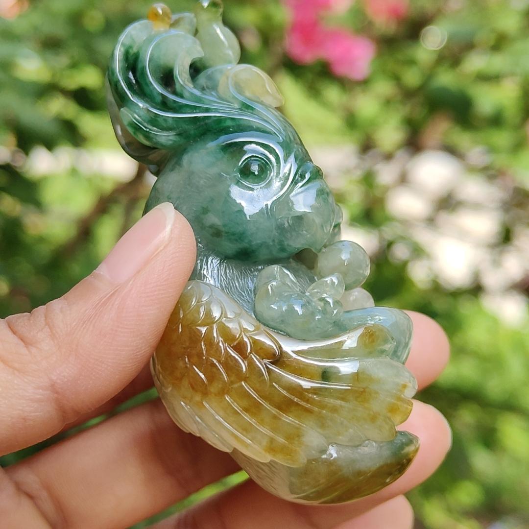 Super Rare Multi Tones Collectible Natural Type A Jadeite Jade crafted with Parrot for Handheld, certificate weighs 121.86 grams, measurement 76 * 42.5 * 34.3 mm (hand7)