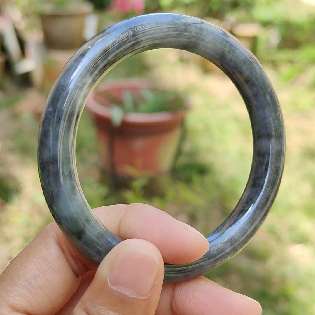 Quality Black wuji Natural Type A Jadeite Jade crafted with shape of Perfect Circle as Bangle Bracelet with certificate weigh 44.55 grams, measurement 9.1 * 9.2 mm, wrist size = 54mm (bangle3)