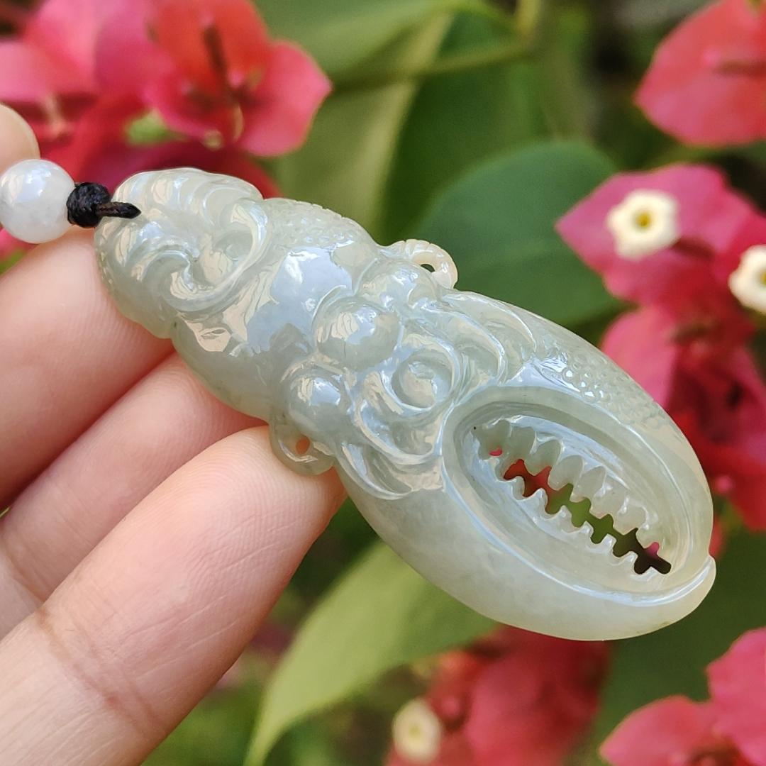 Light Green Hue Natural Type A Jadeite Pendant Necklace crafted as crab claws, symbols of everything is stable, money comes from all directions, and a title on the gold list, with GIC approved certificate weigh 15.95 grams, 49.5 * 19 * 9.1 mm (pendant42)