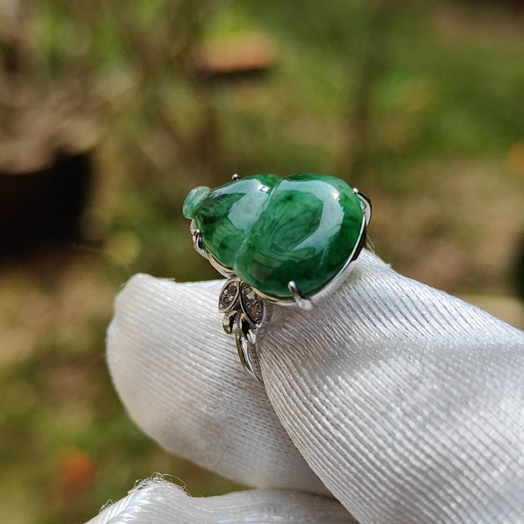 Quality Spicy Green Natural Type A Jadeite Jade crafted with the shape of Gourd set on S925 as an adjustable Ring with certificate weigh 2.67 grams, measurement 15.6 * 11.8 * 2.7 mm (s925ring8)