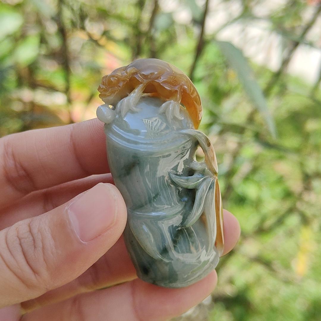 Premium Yellow and Floating Blueish Green (Piaohua) Natural Type A Jadeite Pendant Necklace crafted with Bamboo, Lizard symbols of Wealth, fortune, longevity and wisdom with certificate weigh 37.99 grams, 57.3 * 27.5 * 14.6 mm (pendant47)