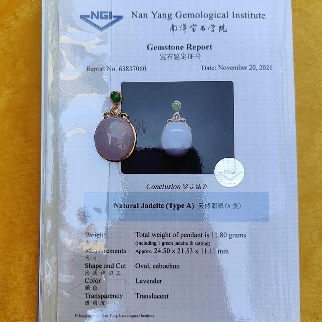 18k Gold setting as pendant with Oval Lavender Cabochon and Green cabochon with NGI Gemstone Report as Natural Type A Jadeite weight 11.80 grams , 24.50 * 21.53 * 11.11 mm , Translucent fine grain crystal aggregate, granular and fibrous texture (18kp7)