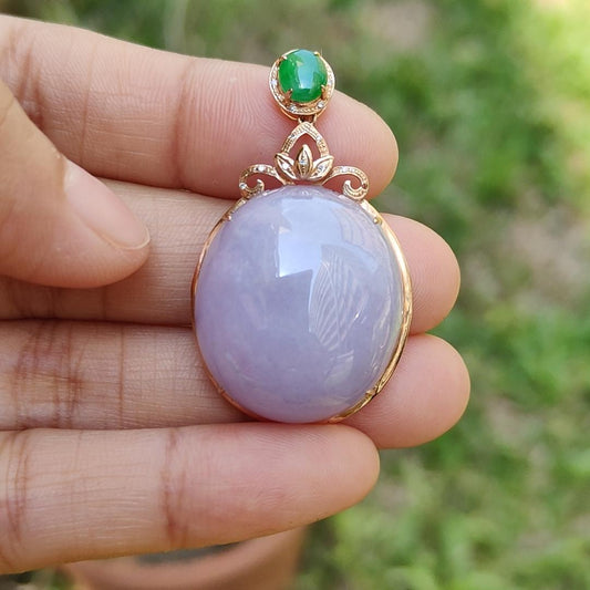 18k Gold setting as pendant with Oval Lavender Cabochon and Green cabochon with NGI Gemstone Report as Natural Type A Jadeite weight 11.80 grams , 24.50 * 21.53 * 11.11 mm , Translucent fine grain crystal aggregate, granular and fibrous texture (18kp7)