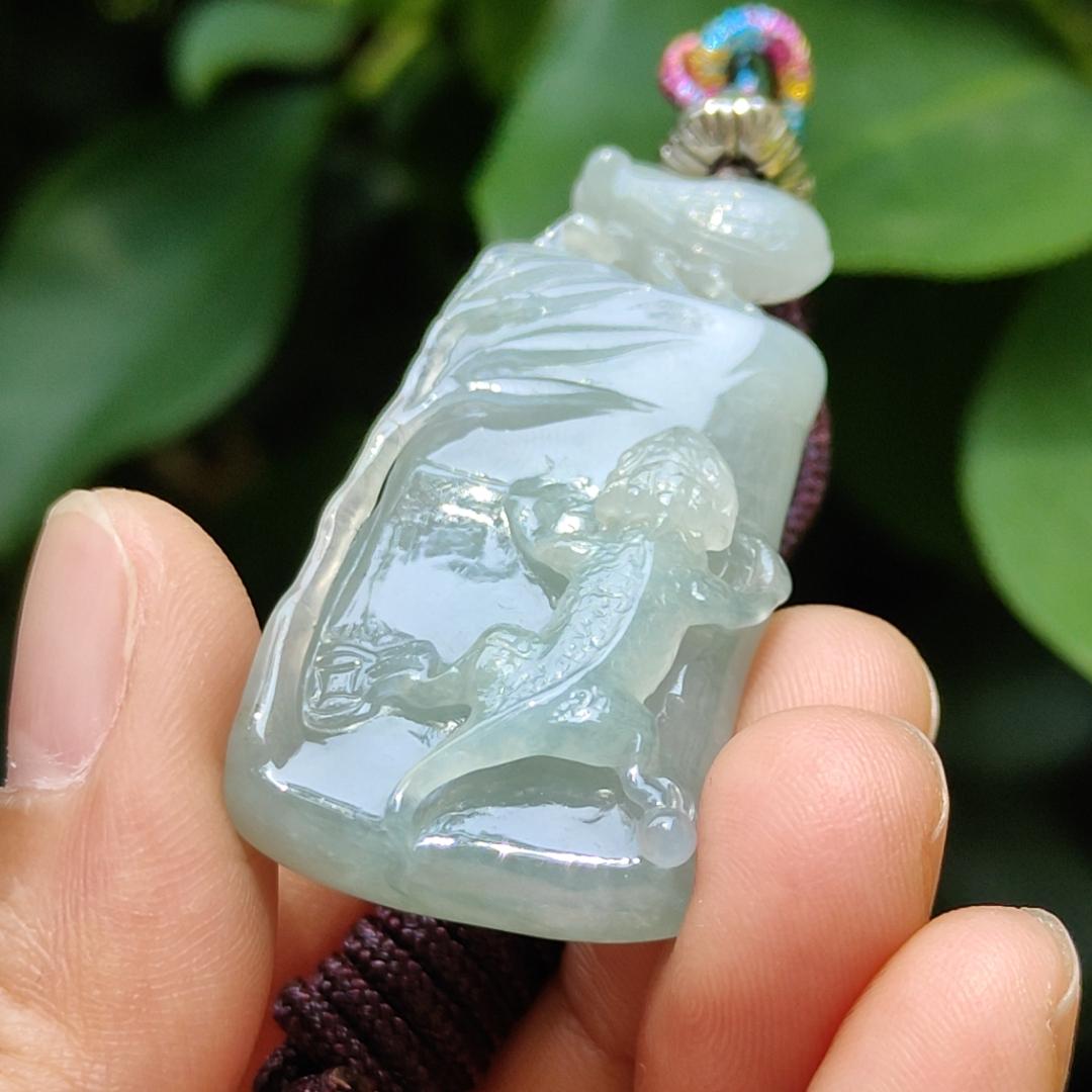 Good Quality Natural Type A Jadeite Jade crafted with shape of Lizard as Pendant, certificate weighs 15.23 grams, measurement 44.6 * 21.8 * 9.7 mm (pendant268)