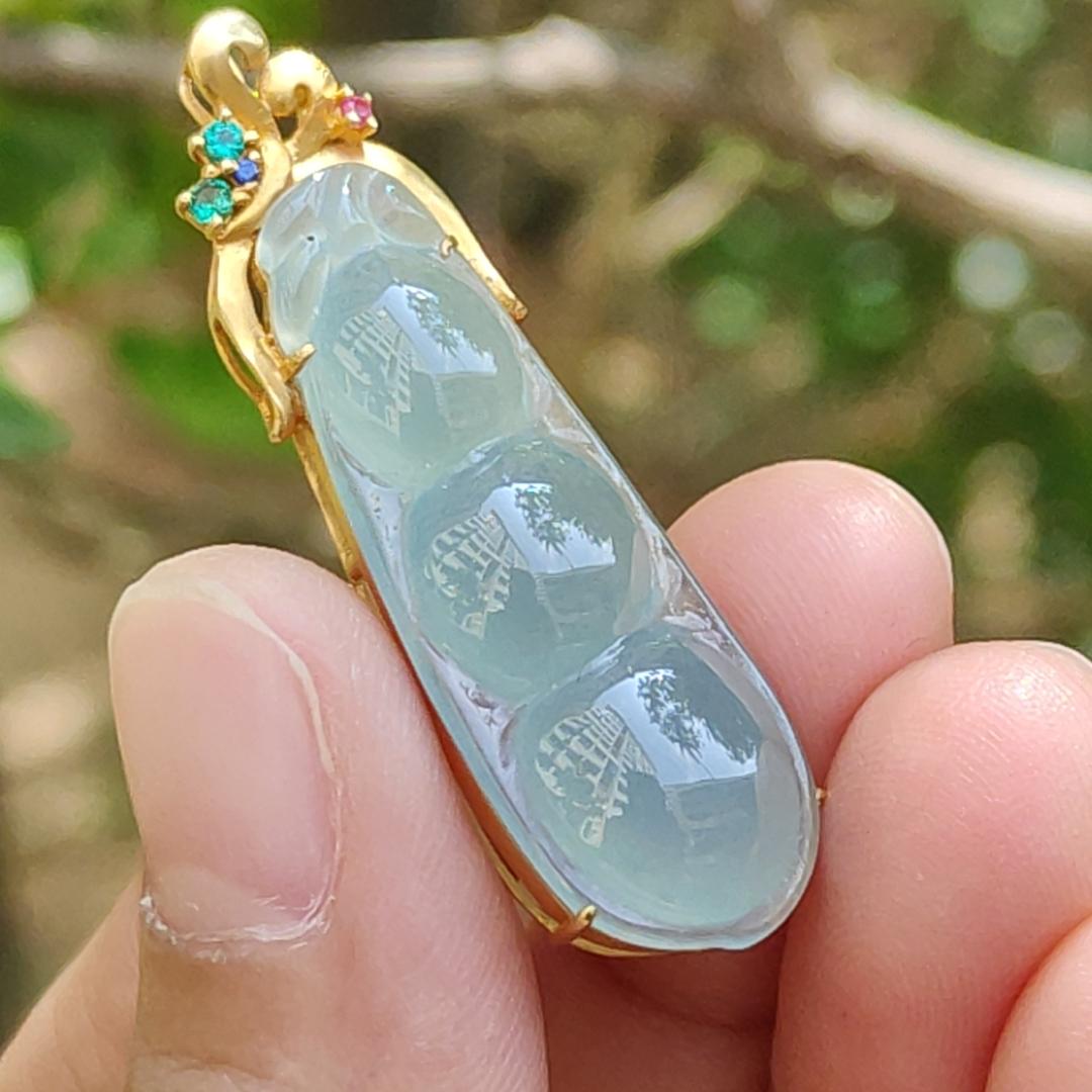 Icy Translucent Premium Quality Natural Type A Jadeite Jade crafted as Bean set on 18k Gold as Pendant, certificate weighs 5.31 grams, measurement 40.6 * 12 * 8 mm (18kp52)