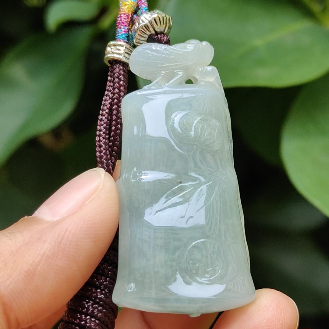 Good Quality Natural Type A Jadeite Jade crafted with shape of Lizard as Pendant, certificate weighs 15.23 grams, measurement 44.6 * 21.8 * 9.7 mm (pendant268)