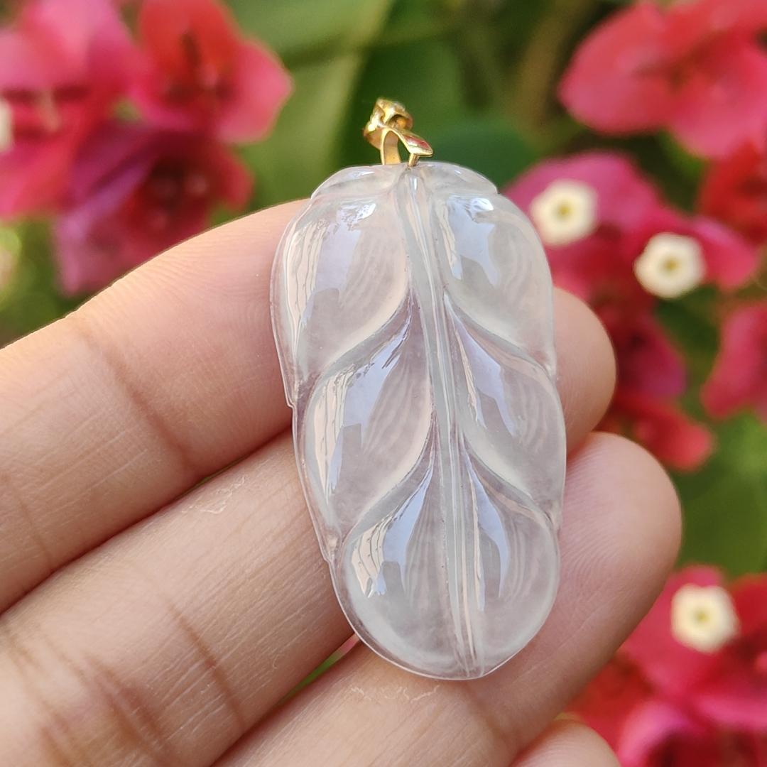 18k Gold Clasp added to this Icy Translucent Natural Type A Jadeite Pendant leaf symbols of Health, longevity and prosperity, with certificate included for this jadeite weigh 5.22 grams, 34.8 * 19.7 * 4.3 mm, suitable for daily wear (18kp2)