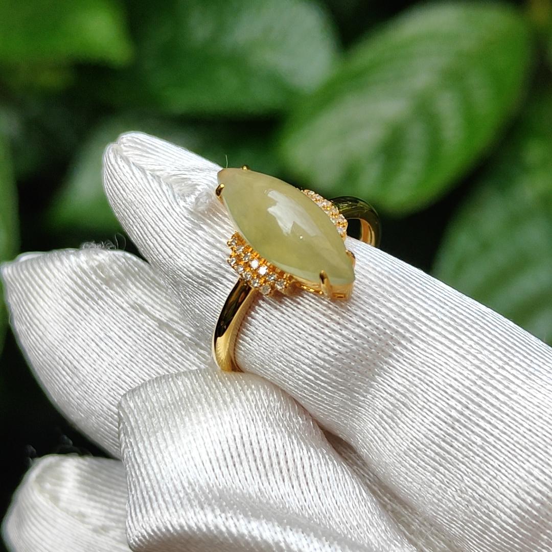 Elegant Tea Green (Yellow) Marquise cabochon 14.8 * 6.2 * 3.8 mm Natural Type A Jadeite Jade set on 18k Gold as a Ring with diamonds, certificate included weigh 2.21 grams (18kring15)