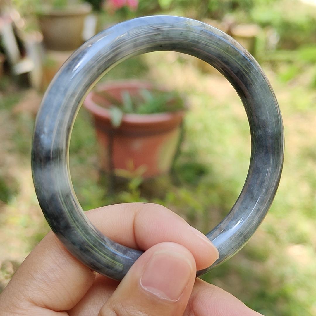 Quality Black wuji Natural Type A Jadeite Jade crafted with shape of Perfect Circle as Bangle Bracelet with certificate weigh 44.55 grams, measurement 9.1 * 9.2 mm, wrist size = 54mm (bangle3)