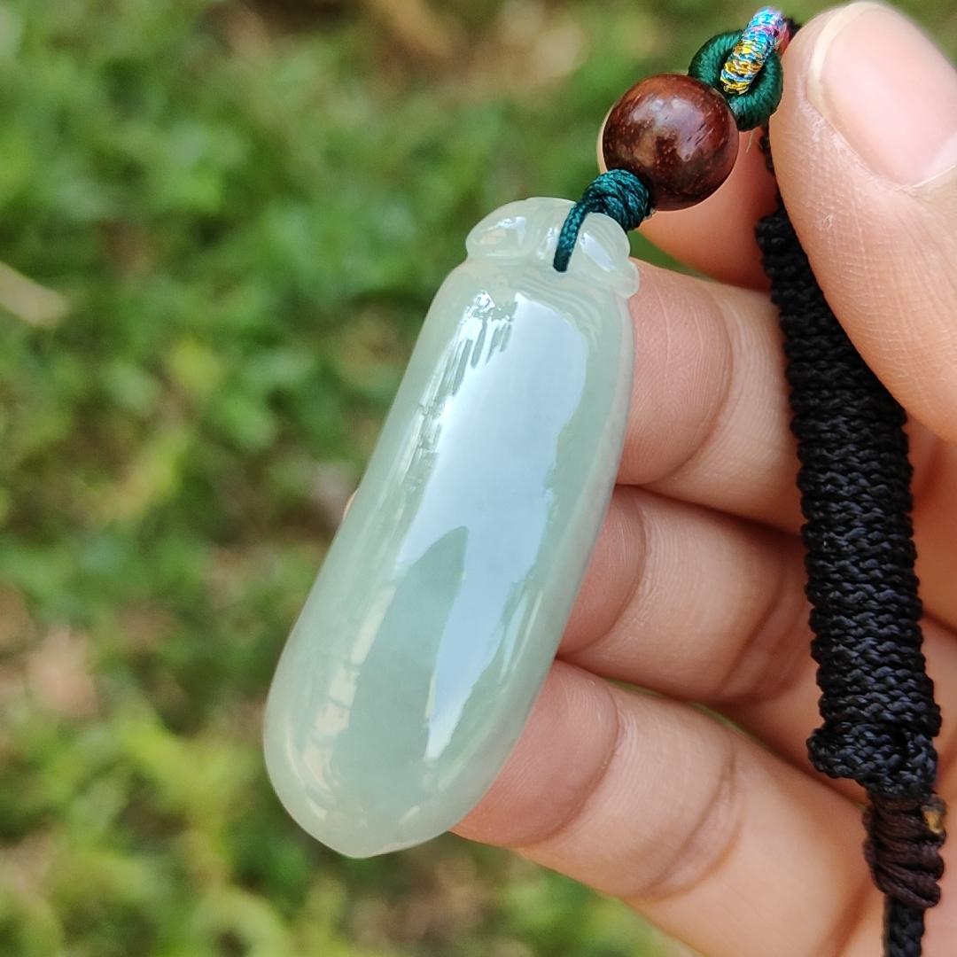 Light Green Natural Type A Jadeite Pendant Necklace crafted as Fuku Melon with certificate weigh 7.07 grams, 40.3 * 14.5 * 6.9 mm (pendant135)