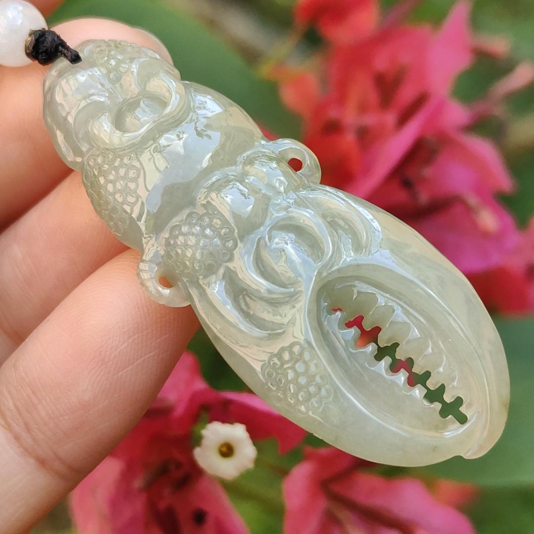 Light Green Hue Natural Type A Jadeite Pendant Necklace crafted as crab claws, symbols of everything is stable, money comes from all directions, and a title on the gold list, with GIC approved certificate weigh 15.95 grams, 49.5 * 19 * 9.1 mm (pendant42)