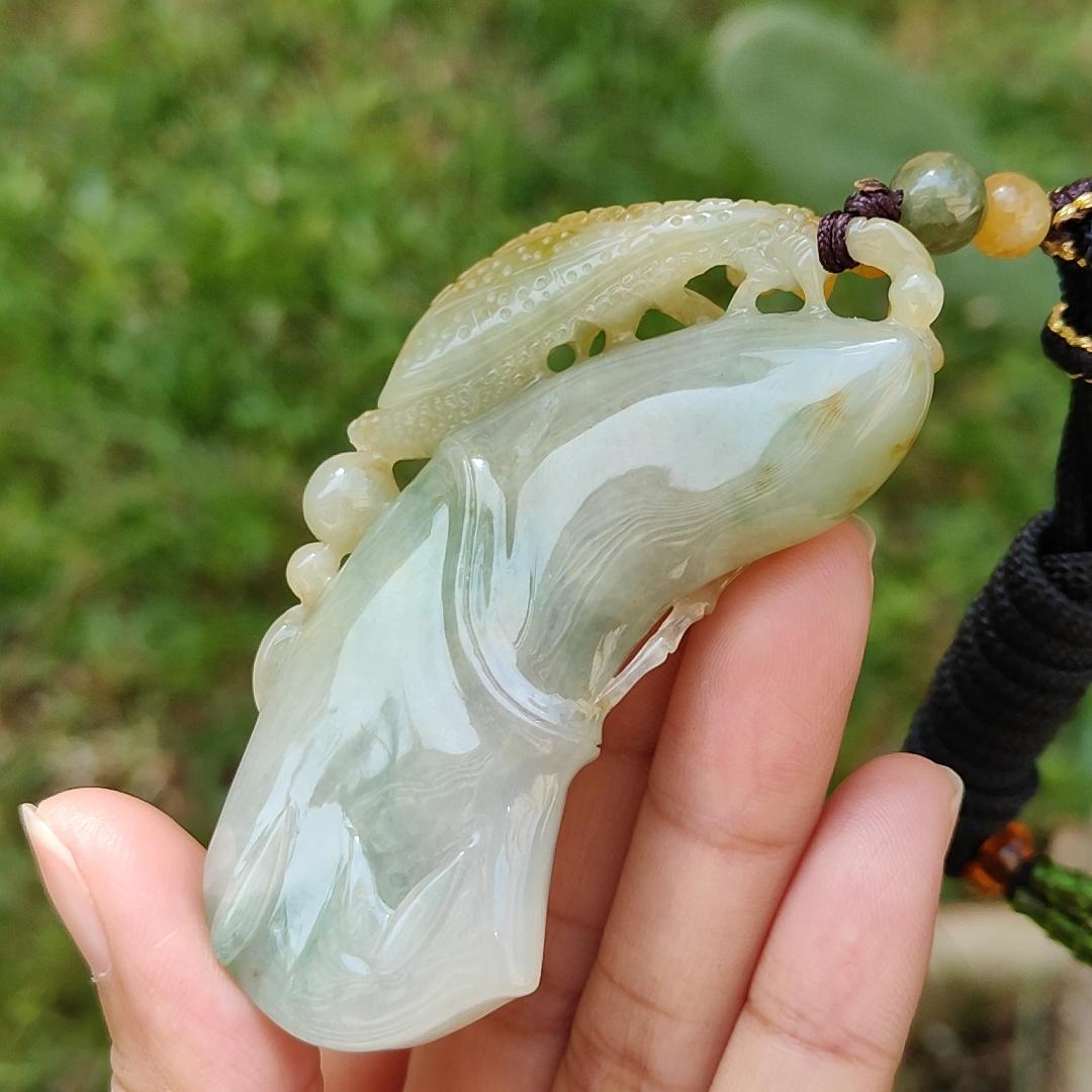 Very Rare Green and Yellow with Red patches Praying Mantis Pendant Necklace Natural Type A Jadeite with certificate included weigh 53.96 grams, 72.5 * 35.5 * 12.8 mm, collectible item