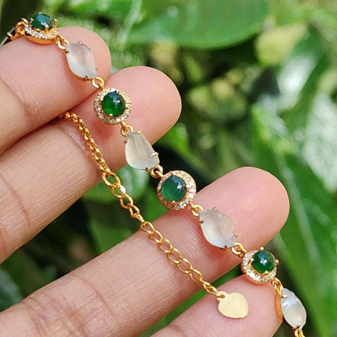 Premium Quality 6 Icy and 5 Green Natural Type A Jadeite Jade crafted as cabochons set on 18k gold as bracelet chain with certificate weigh 4.03 grams, measurement see description (18kpw3)