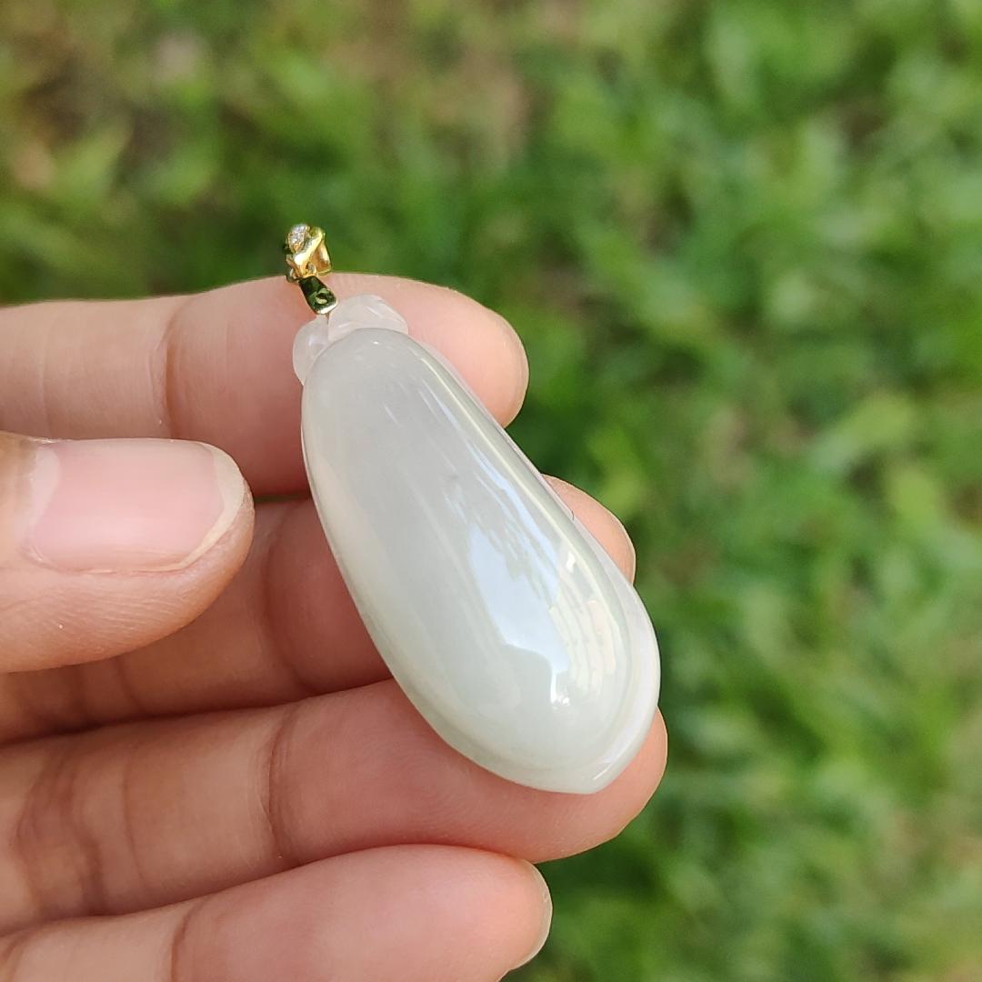 Semi Icy Natural Type A Jadeite Jade crafted with Blessing Melon as Pendant adding 18k gold clasp with certificate weigh 7.46 grams, measurement 36.3 * 14.5 * 8.3 mm (18kp30)