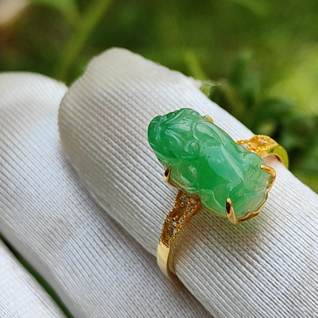 Fine Jewellery 18k Gold Setting with Green Natural Type A Jadeite Ring crafted as Pixiu with diamonds weigh 2.05 gram, Finger Size 17.mm, measurement 13.8 * 8 * 5.9 mm (18kring8)