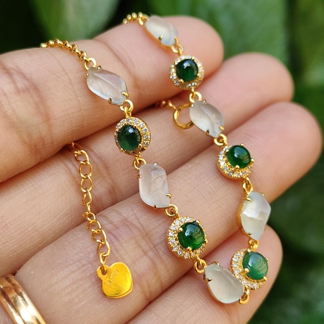 Premium Quality 6 Icy and 5 Green Natural Type A Jadeite Jade crafted as cabochons set on 18k gold as bracelet chain with certificate weigh 4.03 grams, measurement see description (18kpw3)