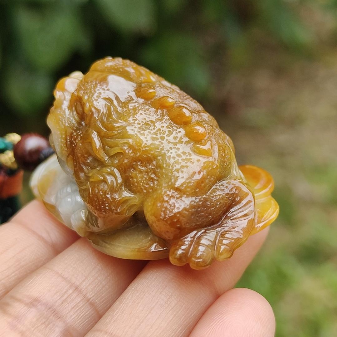 Redish Yellow Very Rare Natural Type A Jadeite Jade crafted with the Three Legs Toad as Pendant, certificate weighs 49.67 grams, measurement 51 * 32.8 * 24.3 mm (pendant258)