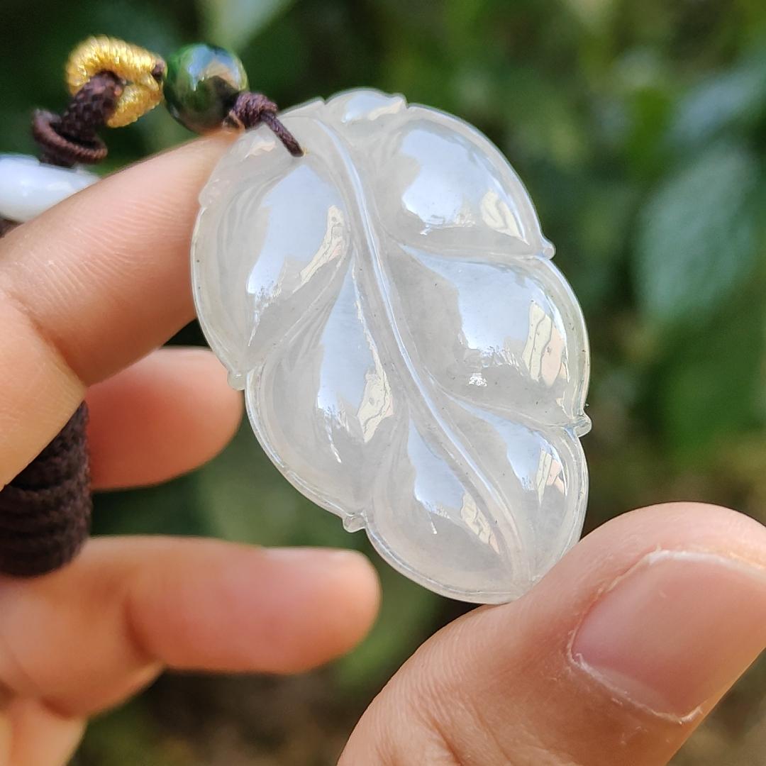 An Old Collection Not To be Missed! Semi Icy Natural Type A Jadeite Jade Pendant Necklace crafted as Leaf with certificate included weigh 10.85 grams, 43.3 * 26.1 * 5.9 mm (pendant172)