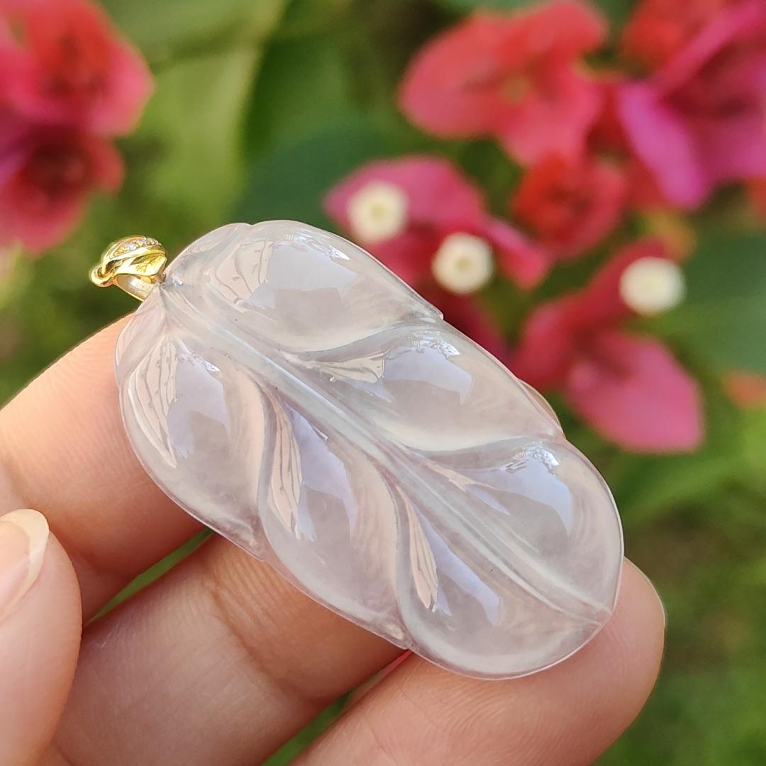 18k Gold Clasp added to this Icy Translucent Natural Type A Jadeite Pendant leaf symbols of Health, longevity and prosperity, with certificate included for this jadeite weigh 5.22 grams, 34.8 * 19.7 * 4.3 mm, suitable for daily wear (18kp2)