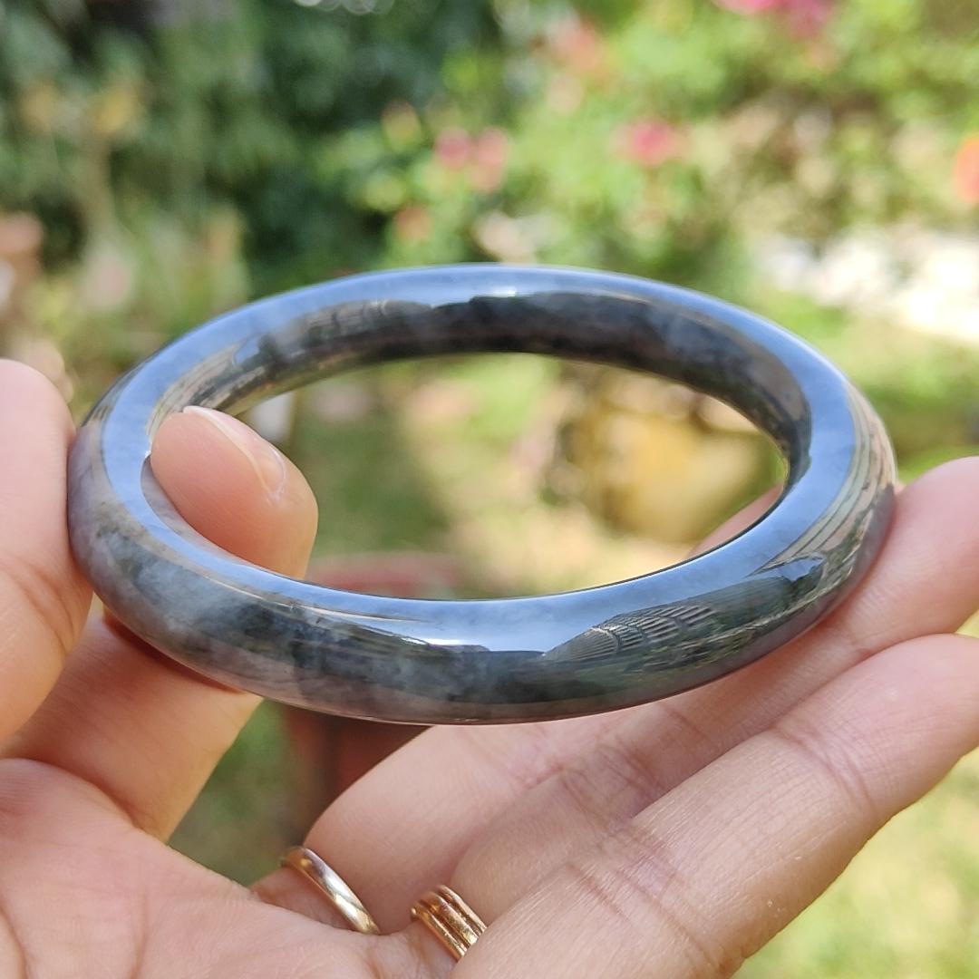 Quality Black wuji Natural Type A Jadeite Jade crafted with shape of Perfect Circle as Bangle Bracelet with certificate weigh 44.55 grams, measurement 9.1 * 9.2 mm, wrist size = 54mm (bangle3)