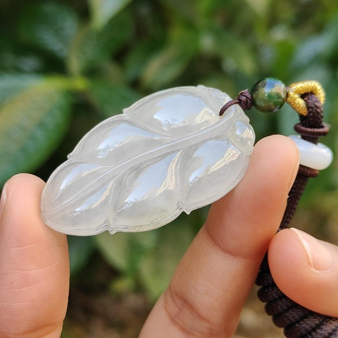 An Old Collection Not To be Missed! Semi Icy Natural Type A Jadeite Jade Pendant Necklace crafted as Leaf with certificate included weigh 10.85 grams, 43.3 * 26.1 * 5.9 mm (pendant172)