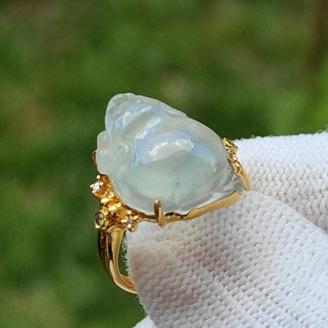 Premium Icy Natural Type A Jadeite Jade crafted as Three Legs Toad set on 18k Gold as Ring, certificate weighs 3.25 grams, measurement 14.2 * 10.9 * 7 mm, Finger Size #8 (18kring26)