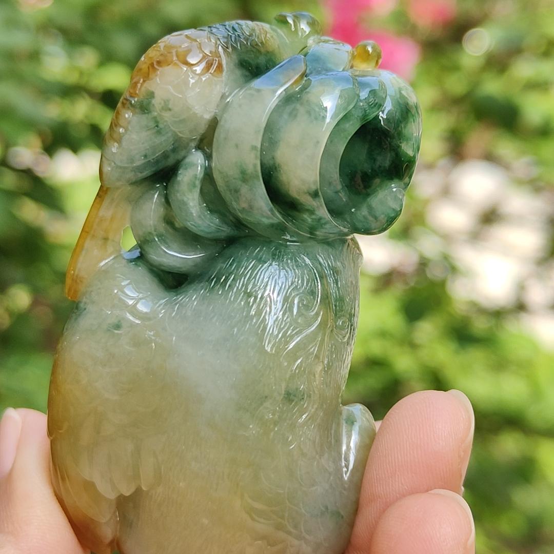 Super Rare Multi Tones Collectible Natural Type A Jadeite Jade crafted with Parrot for Handheld, certificate weighs 121.86 grams, measurement 76 * 42.5 * 34.3 mm (hand7)