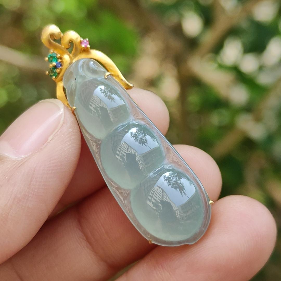 Icy Translucent Premium Quality Natural Type A Jadeite Jade crafted as Bean set on 18k Gold as Pendant, certificate weighs 5.31 grams, measurement 40.6 * 12 * 8 mm (18kp52)