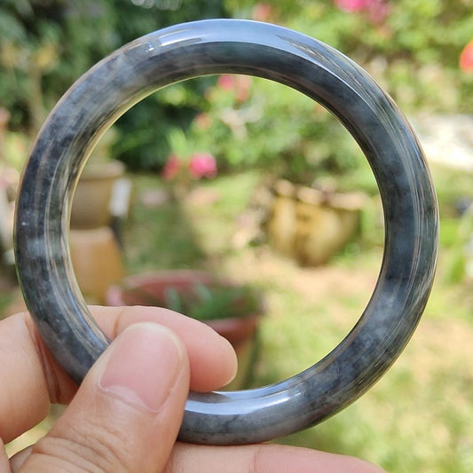 Quality Black wuji Natural Type A Jadeite Jade crafted with shape of Perfect Circle as Bangle Bracelet with certificate weigh 44.55 grams, measurement 9.1 * 9.2 mm, wrist size = 54mm (bangle3)