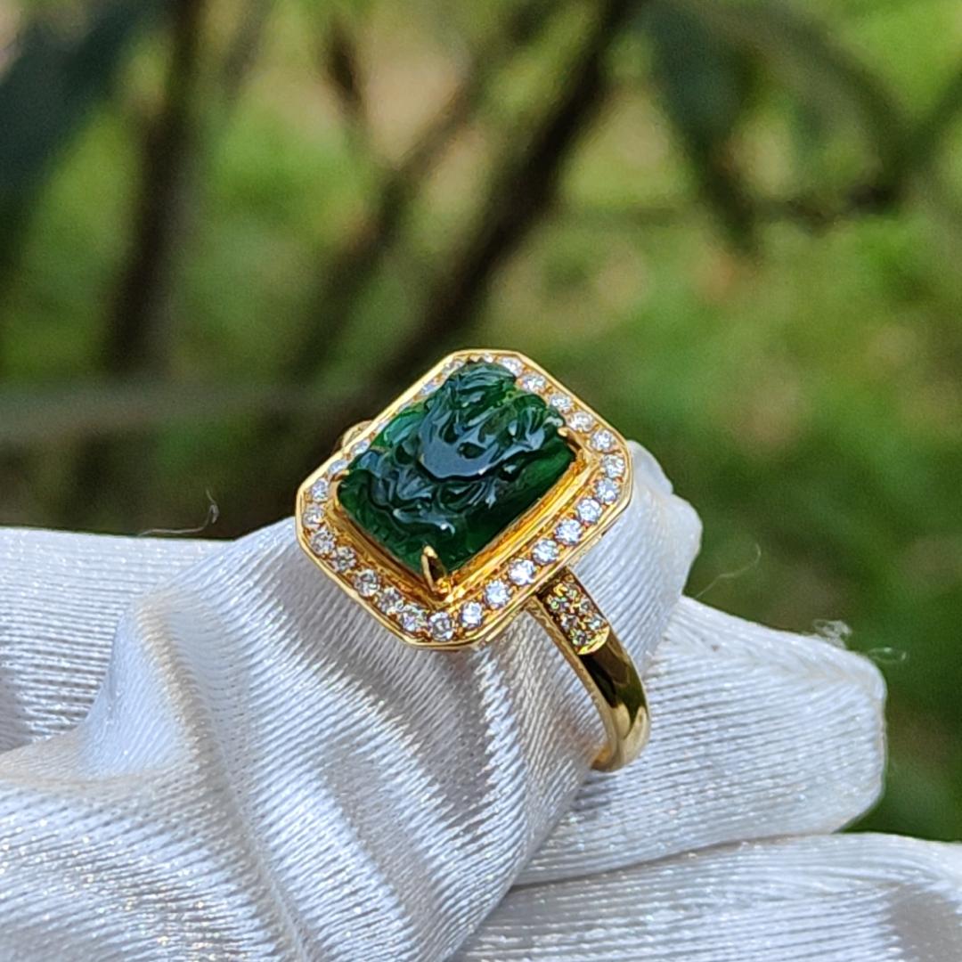 Old Pit Rare Green Natural Type A Jadeite G18k Setting Gold Ring with Dia crafted as Dragon with certificate total weigh 2.99 grams, Internal Finger Ring Size 17.6 mm (18kring6)