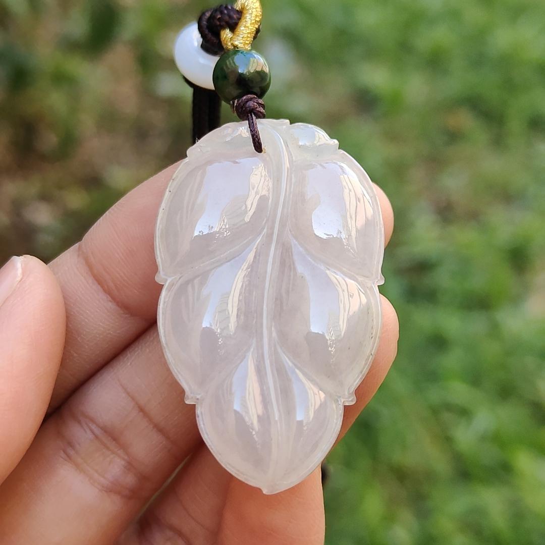 An Old Collection Not To be Missed! Semi Icy Natural Type A Jadeite Jade Pendant Necklace crafted as Leaf with certificate included weigh 10.85 grams, 43.3 * 26.1 * 5.9 mm (pendant172)